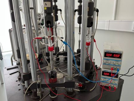  Tahová zkouška za pomalé rychlosti deformace s elektrochemickým sycením