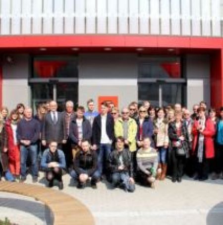 SKUPINOVKAWEB Zaměstnanci a studenti si prohlédli nový technopark